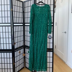 Gorgeous sequined lace emerald dress with mermaid flair